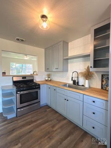 330 16th St, Lakeport, CA 95453