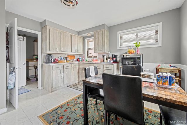 8153 Dale, Center Line, MI 48015