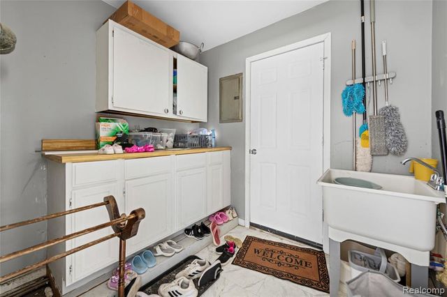8153 Dale, Center Line, MI 48015