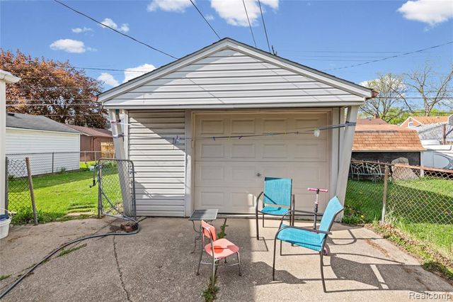 8153 Dale, Center Line, MI 48015