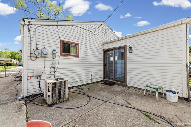 8153 Dale, Center Line, MI 48015