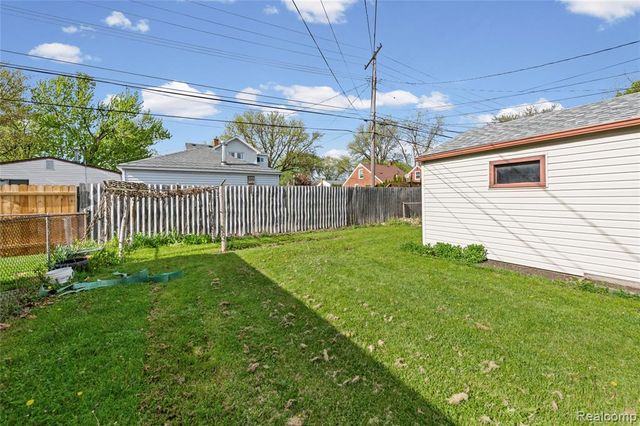 8153 Dale, Center Line, MI 48015