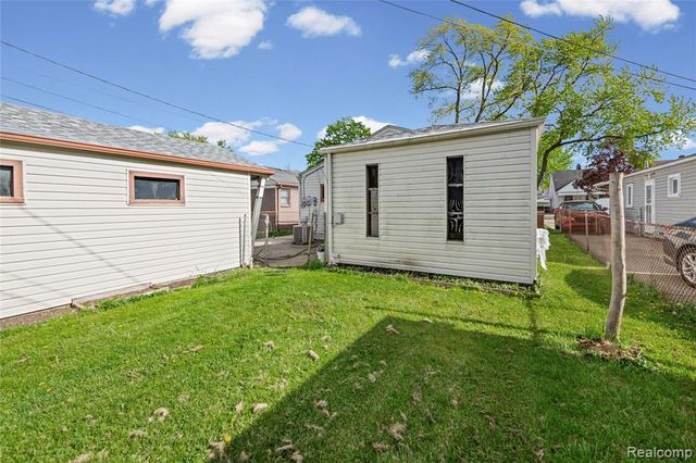 8153 Dale, Center Line, MI 48015