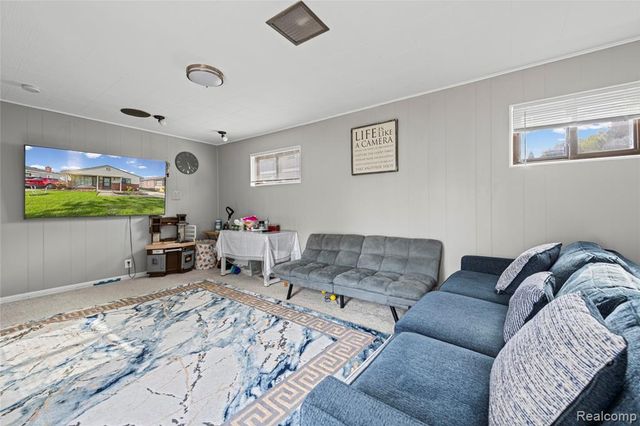 8153 Dale, Center Line, MI 48015