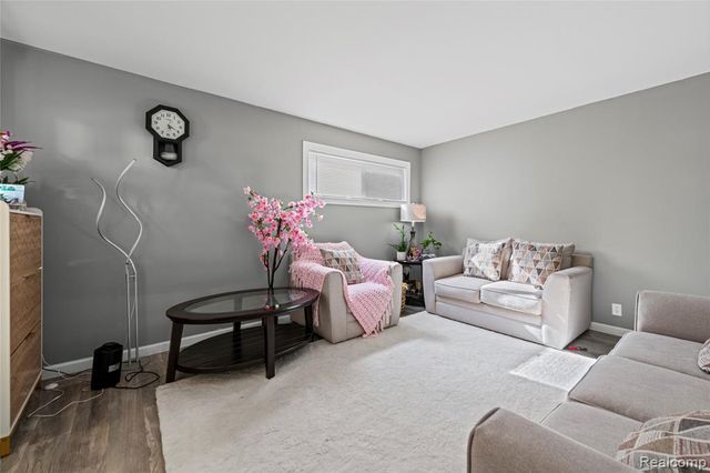 8153 Dale, Center Line, MI 48015