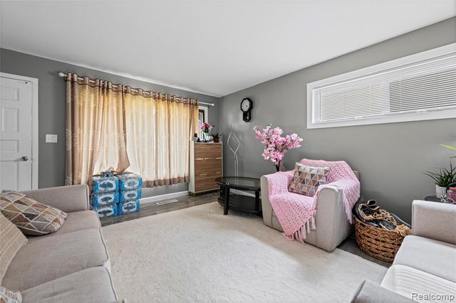 8153 Dale, Center Line, MI 48015