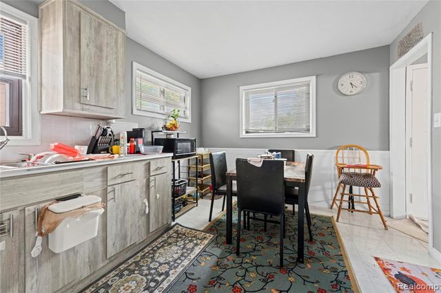 8153 Dale, Center Line, MI 48015