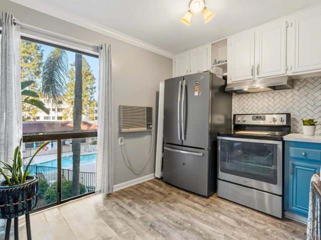 6924 Hyde Park 220, San Diego, CA 92119