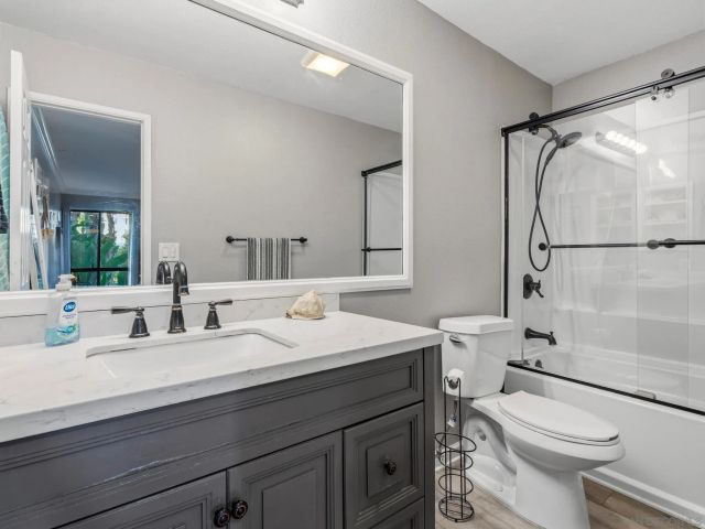6924 Hyde Park 220, San Diego, CA 92119