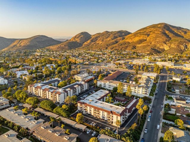 6924 Hyde Park 220, San Diego, CA 92119