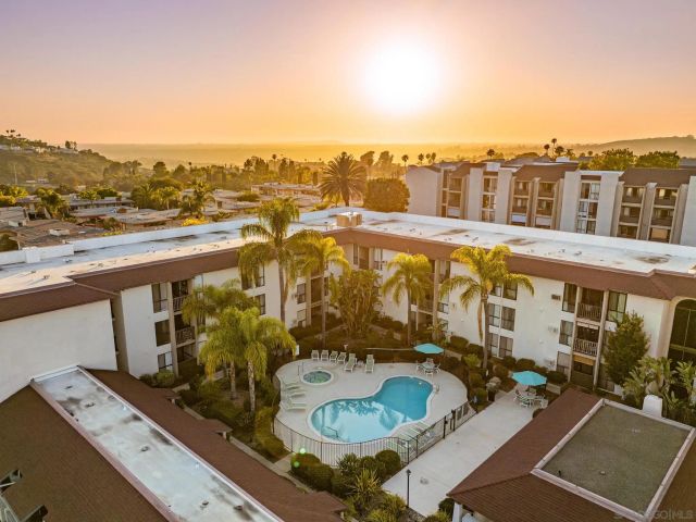 6924 Hyde Park 220, San Diego, CA 92119