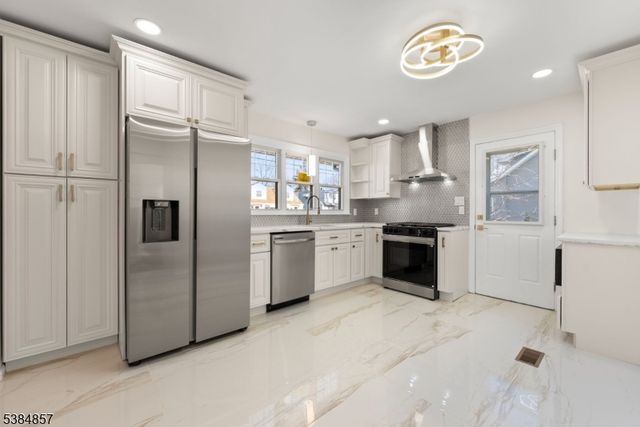 147 Wedgewood Ave, Woodbridge Twp., NJ 07095