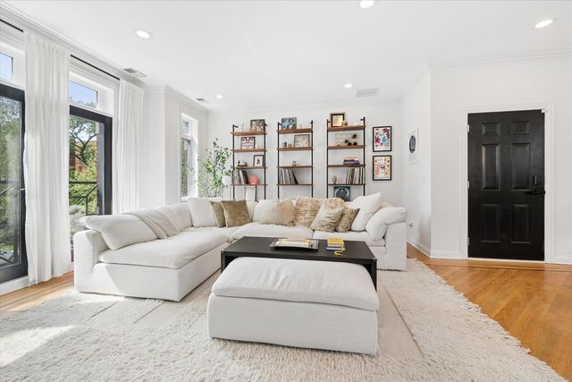 3827 N Greenview Avenue 2S, Chicago, IL 60613