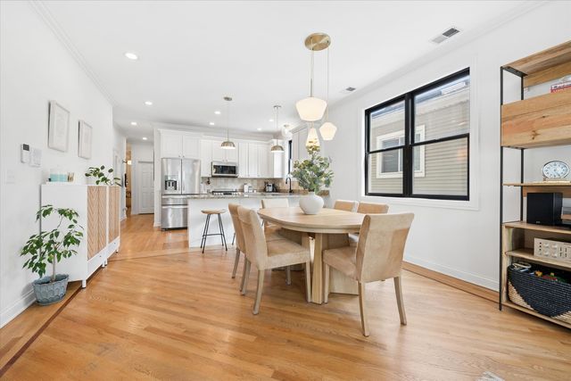 3827 N Greenview Avenue 2S, Chicago, IL 60613