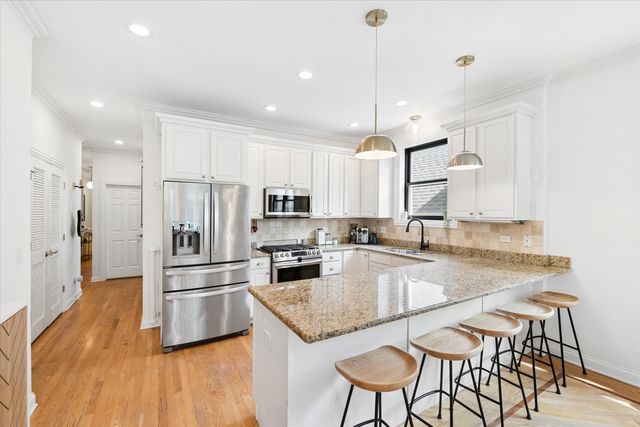 3827 N Greenview Avenue 2S, Chicago, IL 60613