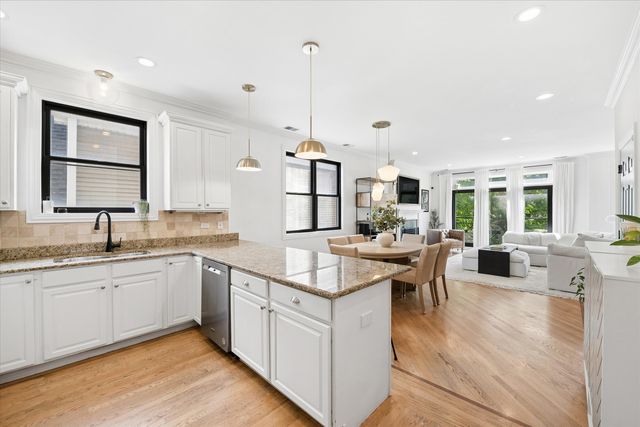 3827 N Greenview Avenue 2S, Chicago, IL 60613