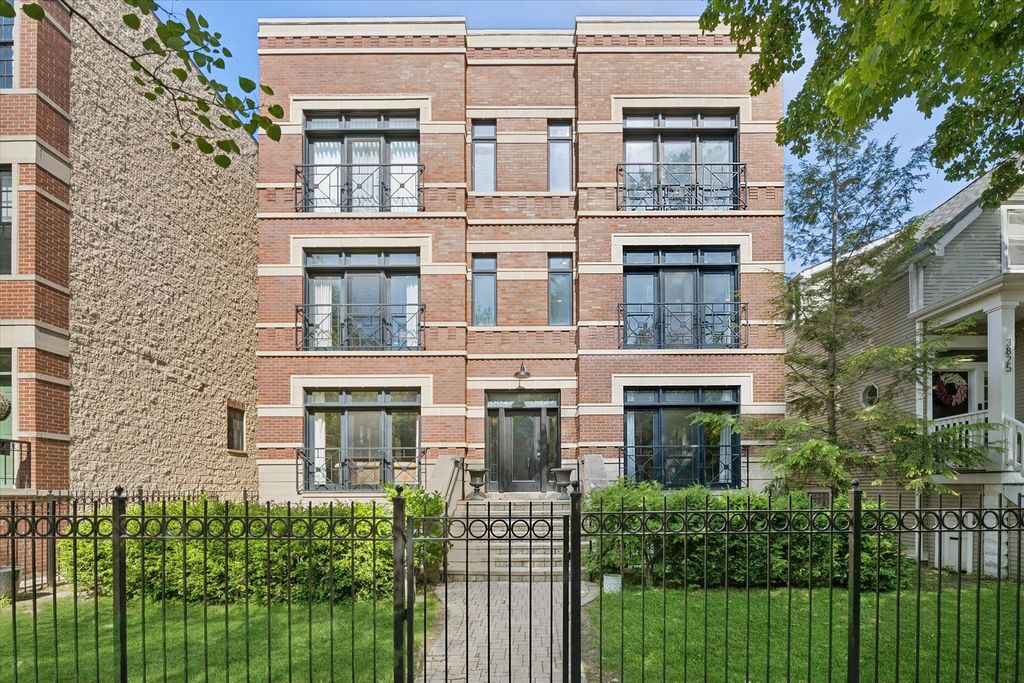 3827 N Greenview Avenue 2S, Chicago, IL 60613