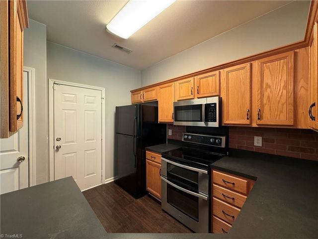 5994 Fox Point Circle, Winston-salem, NC 27104