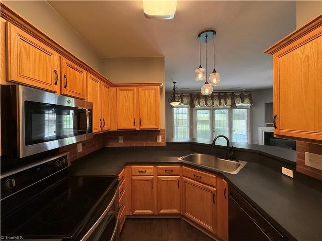 5994 Fox Point Circle, Winston-salem, NC 27104