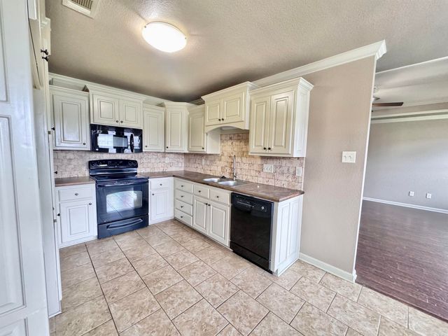 35 Chantileer Lane, Ward, AR 72176