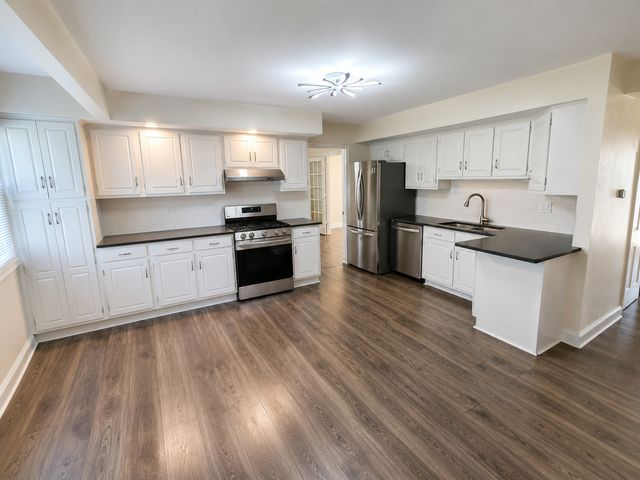 606 71st Street, Darien, IL 60561