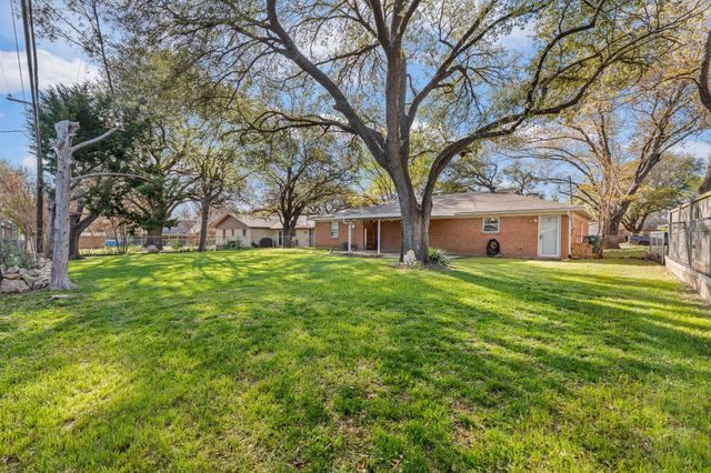 3540 Wedgway Drive, Fort Worth, TX 76133