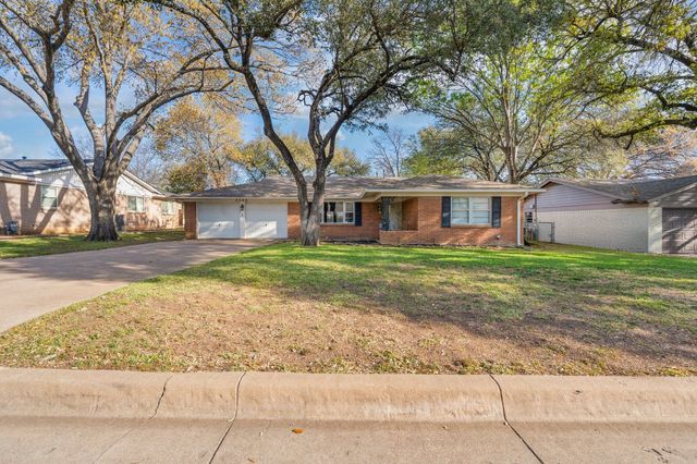 3540 Wedgway Drive, Fort Worth, TX 76133