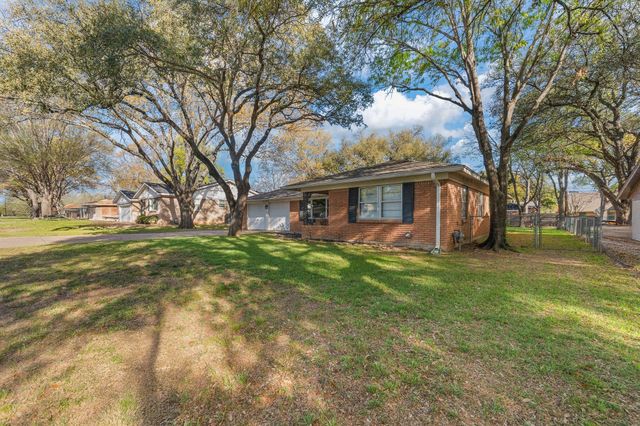 3540 Wedgway Drive, Fort Worth, TX 76133