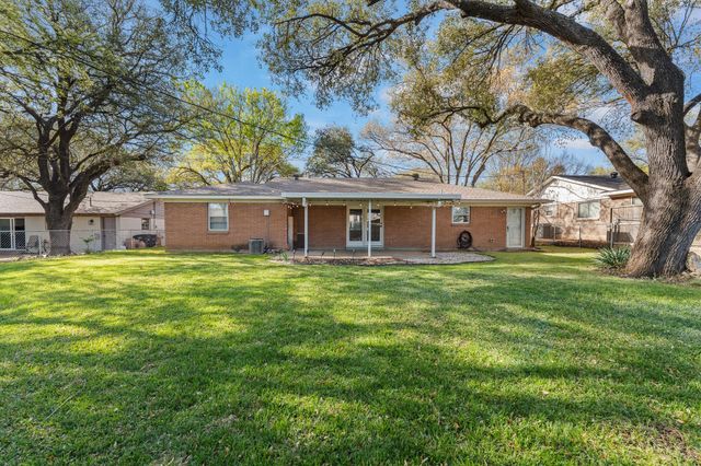 3540 Wedgway Drive, Fort Worth, TX 76133
