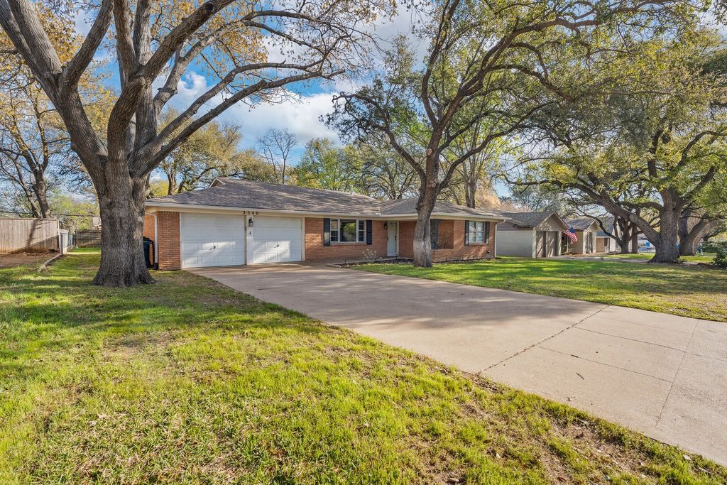 3540 Wedgway Drive, Fort Worth, TX 76133