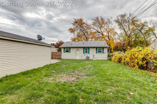 24122 Hass Street, Dearborn Heights, MI 48127