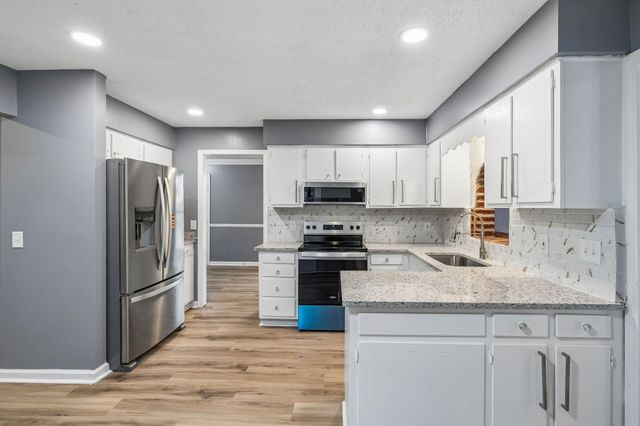 5144 Roxborough Dr, Hermitage, TN 37076