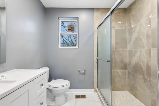 5144 Roxborough Dr, Hermitage, TN 37076