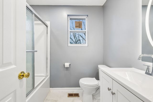 5144 Roxborough Dr, Hermitage, TN 37076