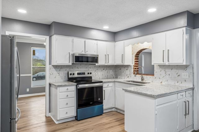 5144 Roxborough Dr, Hermitage, TN 37076