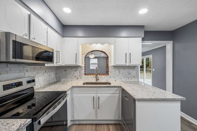 5144 Roxborough Dr, Hermitage, TN 37076