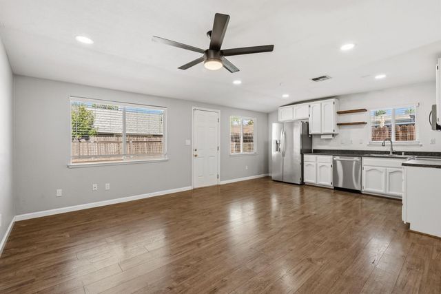 502 Dudley Dr, Roseville, CA 95678