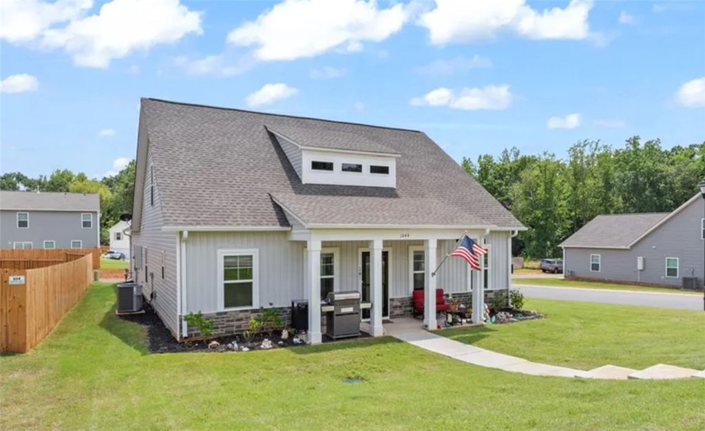 1044 Fairfield Drive, Seneca, SC 29678