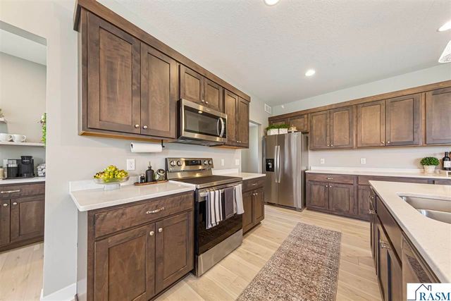 1966 Lexington Lane Lane, North Mankato, MN 56003