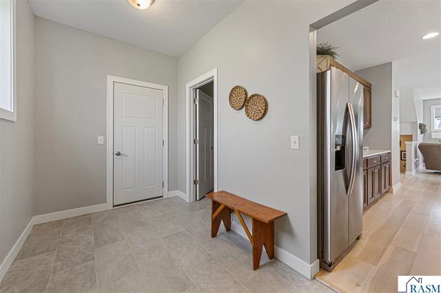 1966 Lexington Lane Lane, North Mankato, MN 56003
