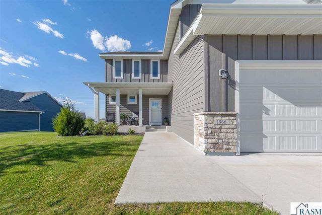 1966 Lexington Lane Lane, North Mankato, MN 56003