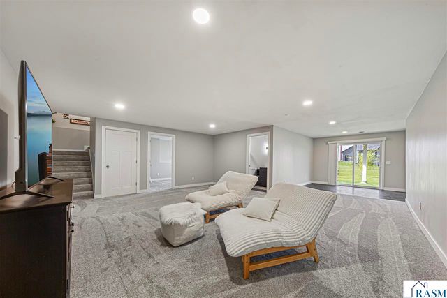 1966 Lexington Lane Lane, North Mankato, MN 56003