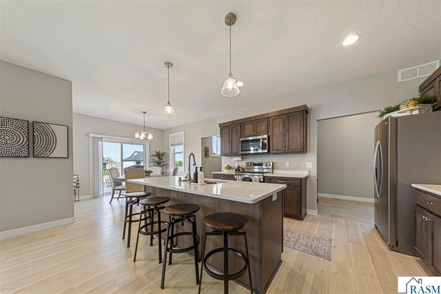 1966 Lexington Lane Lane, North Mankato, MN 56003
