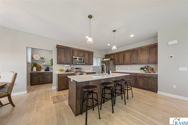 1966 Lexington Lane Lane, North Mankato, MN 56003