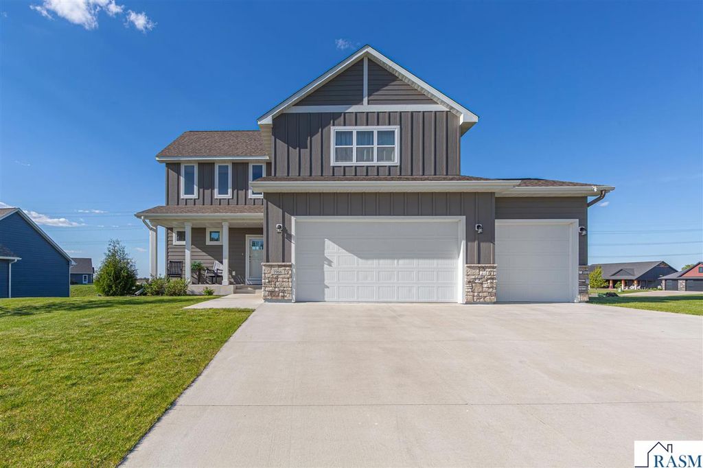 1966 Lexington Lane Lane, North Mankato, MN 56003