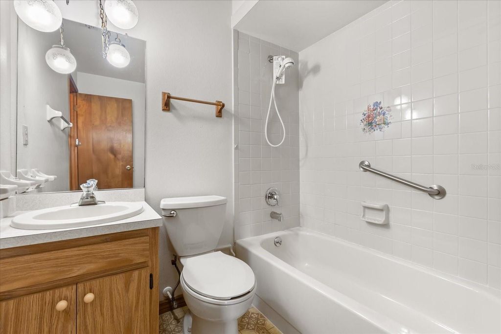 Image 13 of property listing at 407 WYOMING AVENUE, St Cloud, FL 34769