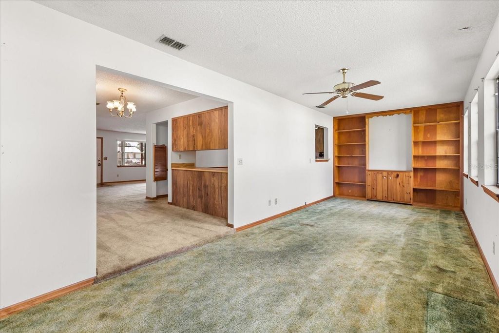 Image 5 of property listing at 407 WYOMING AVENUE, St Cloud, FL 34769