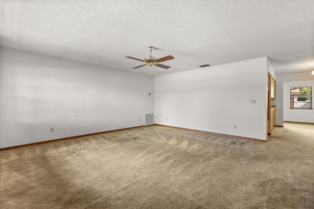 Image 8 of property listing at 407 WYOMING AVENUE, St Cloud, FL 34769