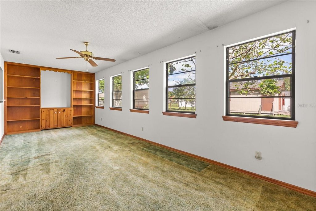 Image 10 of property listing at 407 WYOMING AVENUE, St Cloud, FL 34769