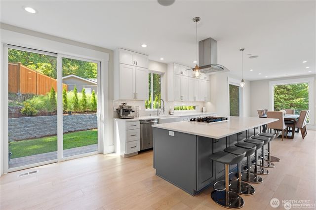 16831 84th Lane NE, Kenmore, WA 98028